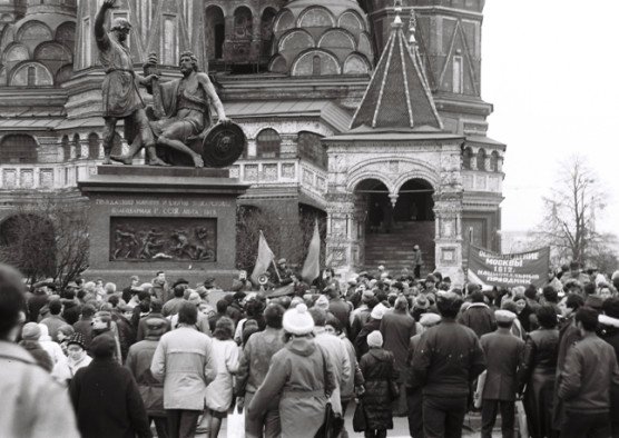 Proto-Russian-March-1989-Red-Square-Meeting-2.jpeg
